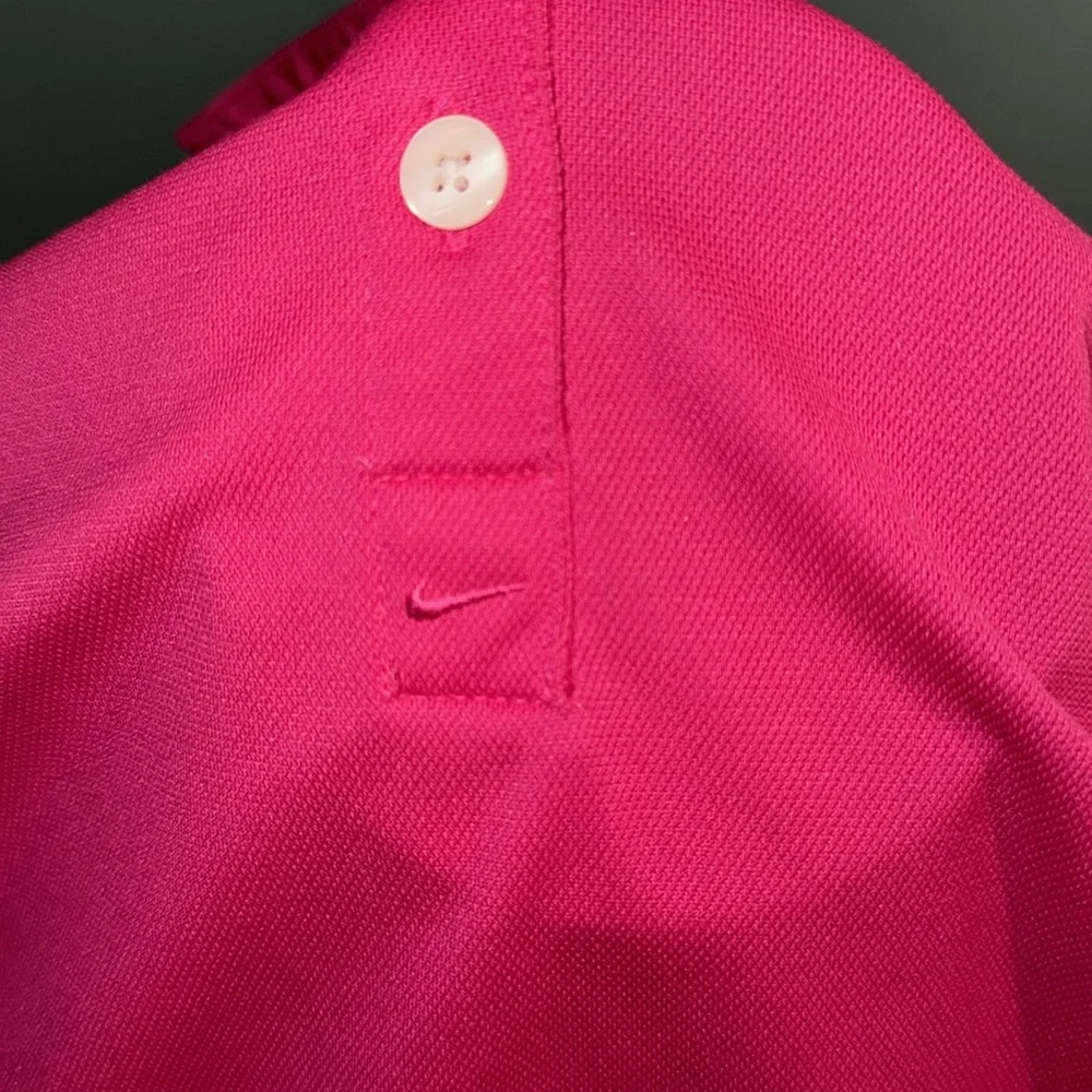 Women’s Nike golf tour performance pink collared shirt.  SZ L‎